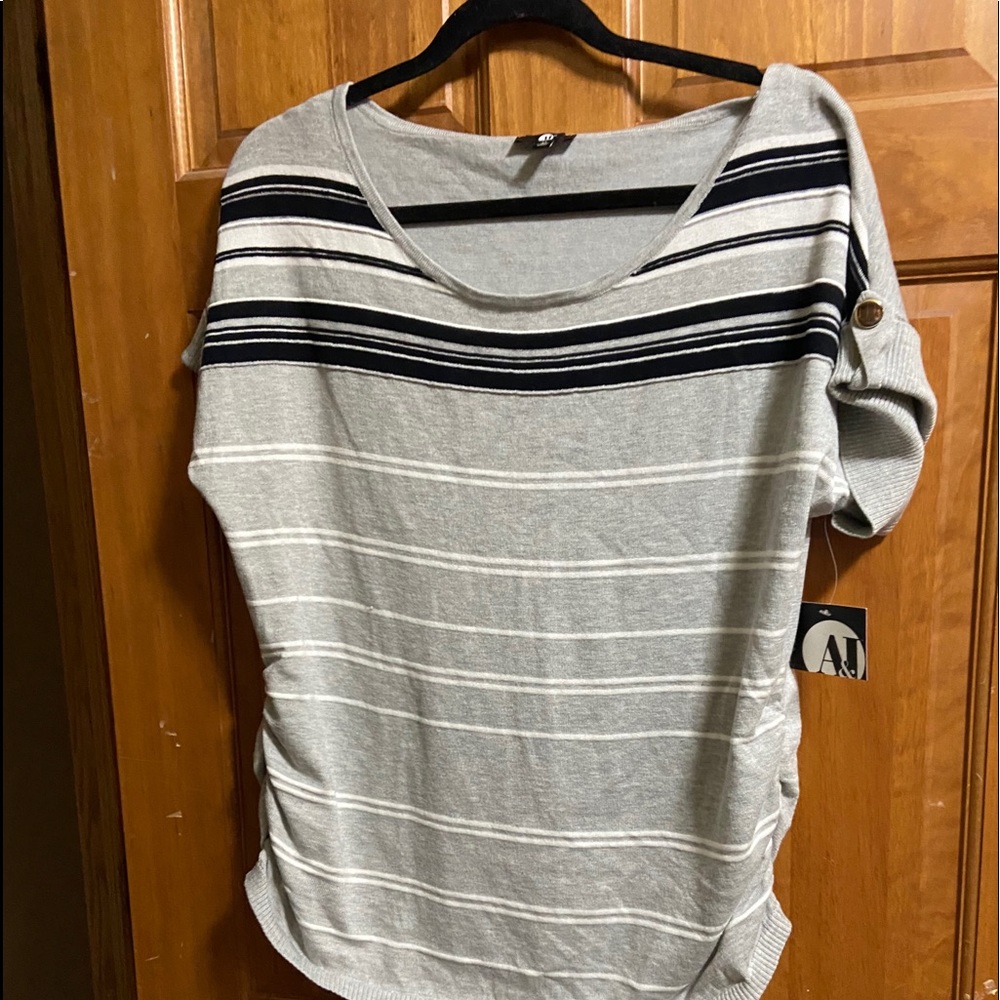 Women’s short sleeve sweater